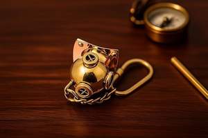 Llavero de Casco de Buceo de Latón Pulido Vintage, Anillo de Llaves de Casco de Buceador Náutico Antiguo, Colgante de Mini Casco Marítimo - Product Image 4