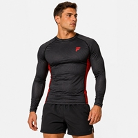 Rashguard polyvalent pour hommes, conçu pour les entraînements en salle de sport, la course à pied, le cyclisme et les sports actifs, avec des propriétés respirantes et flexibles.
