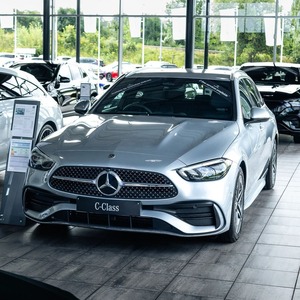 Oferta Especial: Mercedes Clase C, Sedán de Lujo, Interior Premium, Experiencia de Conducción Suave, Diseño Elegante y Características Avanzadas - Product Image 4