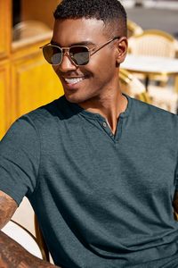 Camiseta de Algodón Premium para Hombre, Cuello en V, Corte Ajustado, Ligera, Cómoda, Manga Corta, Casual, Lisa, con Logotipo Personalizado, Venta al Por Mayor, Exportación - Product Image 2