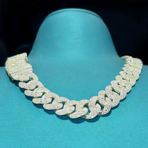 Chaîne cubaine unisexe en argent sterling 925 plaqué rhodium avec breloque en moissanite VVS de luxe, style hip-hop bling - Product Image 1