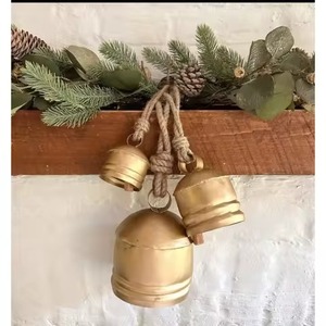 Ornement de cloche saisonnier de luxe en métal pour la décoration de la maison et de l'hôtellerie - Product Image 3