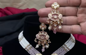 Conjunto de collar de diamantes de diseñador elegante Pendientes Latón de calidad premium para mujeres para bodas Fiestas Idea de regalo de moda - Product Image 2