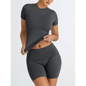 Trendy Queen Womens 2 pièces d'entraînement et pour les ensembles de salon Tenues de gymnastique d'été Noir et Gris XL-Short et haut assortis - Product Image 1