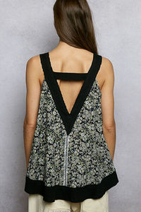 Camiseta sin mangas con cuello en V y bolsillo frontal POL Floral - Product Image 4