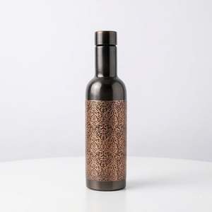 Botella de Cobre Puro de Lujo Moderna y Premium, a Prueba de Fugas, Ayurvédica, Hecha a Mano, Grabada, Ecológica, Reutilizable, para Uso Doméstico - Product Image 4