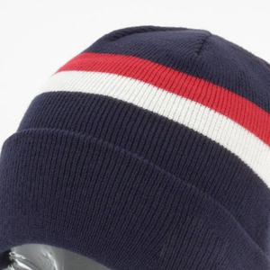 Cette casquette moderne est confectionnée en tissu jacquard doux et extensible et présente un style urbain tendance, idéale pour les journées froides. - Product Image 6
