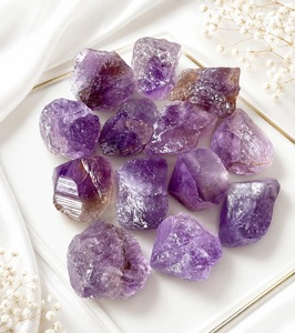 Cristaux bruts d'améthyste naturelle – Pierre précieuse de quartz violet non polie, naturelle et brute - Product Image 1