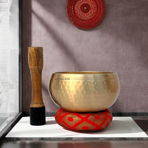 Fabricant de bols chantants martelés de haute qualité, bols sonores de méditation, bols chantants tibétains en bronze et en laiton avec maillet et coussin - Product Image 1