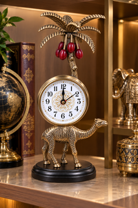 Horloge de table en métal antique avec sculpture décorative de palmier, horloge de bureau vintage de luxe pour la décoration de la maison, du bureau ou des étagères - Product Image 2