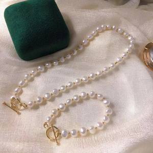Ensemble de bijoux collier en perles d'eau douce élégantes avec boucle baroque classique, cadeau de fête des mères tendance et noble - Product Image 1