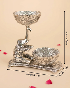 Bandeja Decorativa de Elefante Hecha a Mano en Plata Alemana con Tronco Elevado, Decoración Moderna, Lujosa y Elegante, Elefante Tallado en Metal - Product Image 2