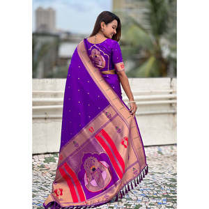 Sari de Seda Paithani Tejido con Zari Morado, Ropa India y Pakistaní con la Imagen de la Diosa Mahalaxmi del Templo de Mahalaxmi - Product Image 5