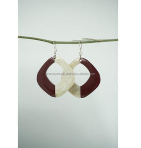 Pendientes de Aro de Cuerno de Búfalo Sostenibles para Mujer - Product Image 3