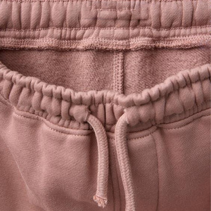 Ensemble de survêtement pour femme Premium Fit avec logo personnalisé, tissu respirant et séchage rapide, idéal pour l'entraînement et le fitness - Product Image 6