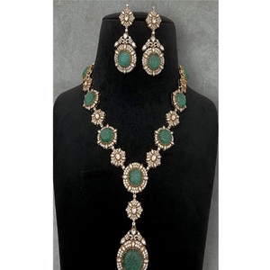 Parure Collier et Boucles d'Oreilles Moissanite Plaqué Or Laiton Classique de Qualité Supérieure, Design Glamour, Idéale pour Fiançailles, Mariage, Cadeau ou Tenue de Soirée - Product Image 1