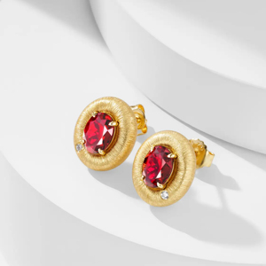 Pendientes de oro con rubí ovalado en el centro y detalles de diamantes, joyería clásica para mujer - Product Image 1