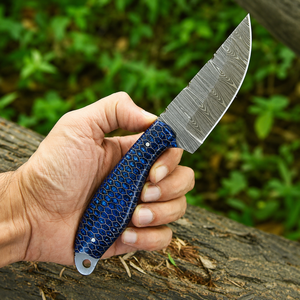 Couteau de camping à lame fixe en acier Damas fait main avec manche en résine bleue nid d'abeille et étui en cuir - Product Image 2