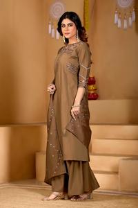 Ensemble Kurti Anarkali de luxe avec Plazo et Dupatta en Chanderi – Vêtements ethniques haut de gamme pour le Royaume-Uni, les États-Unis et le Canada - Product Image 3