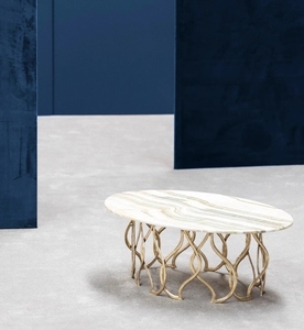 Mesa de centro redonda de diseño premium con base de plinto en oro cepillado, funciona como una elegante mesa de centro de lujo. - Product Image 5