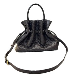 Sac à main en cuir tressé pour femme, bandoulière unique, sac bandoulière tendance, grande capacité, léger, imperméable, fermeture magnétique, durable - Product Image 4