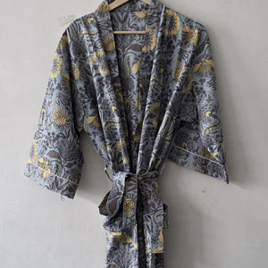 Exquisito Kimono de Algodón Estampado a Mano, Gris Mostaza, Floral, Ropa de Estar por Casa Artesanal, Elegante, Midi, Cintura Alta, Asimétrico - Product Image 1