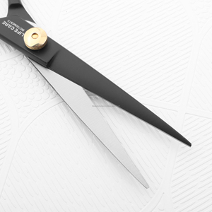 Ciseaux de coiffure professionnels noirs à lame tranchante, ciseaux de barbier en acier inoxydable japonais par Life Care Instrument - Product Image 4