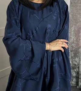 Abaya Azul Rey con Brillo y Adornos, Diseño en Capas con Frente Abierto, Vestido Interior Elegante y Diseño Fluido y Modesto - Product Image 5