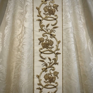 Chasuble brodée en jacquard crème, vêtement de prêtre en polyester, costume d'église, personnalisation OEM - Product Image 3