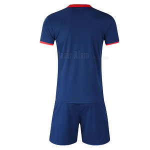 Ensemble de maillot et short de football pour hommes de haute qualité, confortable, conçu pour les entraînements et les matchs en extérieur de longue durée - Product Image 2