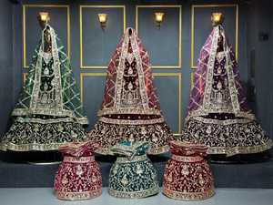 Lehenga choli nupcial farshi al por mayor, diseñado con un trabajo nuevo y elaborado, y un gran vuelo. - Product Image 3