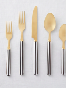 Ensemble de couverts modernes plaqués or avec manche noir et blanc, compatibles lave-vaisselle, pour mariage et usage quotidien. - Product Image 1
