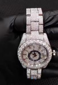 Montre en diamant moissanite de qualité supérieure pour hommes, montre-bracelet de luxe hip-hop avec bracelet en acier massif, disponible à la vente - Product Image 2