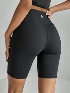 Shorts de sport taille haute en polyester à compression avec poches, séchage rapide, coupe ajustée pour femme - Product Image 6