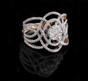 Anillo de Diamantes Elegante de Calidad de Exportación para Regalo de San Valentín, Sorpresa y Expresión Romántica Disponible a Precio Competitivo - Product Image 1