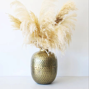 Vase en métal artisanal de luxe pour la décoration de hall d'hôtel et de restaurant, avec un style contemporain élégant - Product Image 1