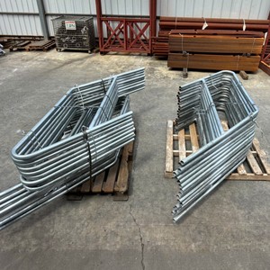 Rampe de construction sur mesure avec mains courantes - Product Image 2
