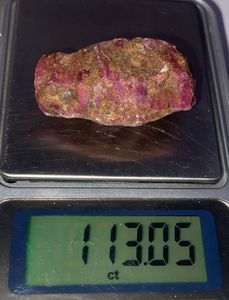 พลอยทับทิมดิบธรรมชาติ 113.05 กะรัต จากเคนยา เหมืองเฟโมส จอห์น โซล - Product Image 5