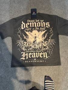 เสื้อยืดแขนสั้นสีดำทรงโอเวอร์ไซส์ คอโอ แบรนด์ Heavensent สำหรับผู้ชาย สไตล์ลำลอง โลโก้ด้านหน้า ผ้าคอตตอนเจอร์ซีย์เนื้อนุ่ม ระบายอากาศได้ดี - Product Image 3