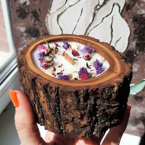 Porte-bougie rond en bois naturel fait main avec fleurs séchées pour la décoration de la maison - Product Image 1
