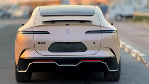 อาวาท 12 จีที ซีดาน แบตเตอรี่ลิเธียม ขับเคลื่อนสี่ล้อ เบาะหนัง หลังคาพาโนรามิก - Product Image 2