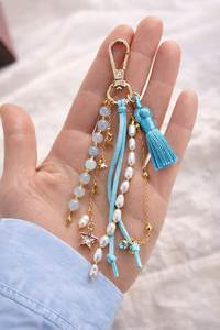 Porte-clés brodé à la main avec des perles colorées et un motif décoratif unique pour sacs et sacoches - Product Image 2