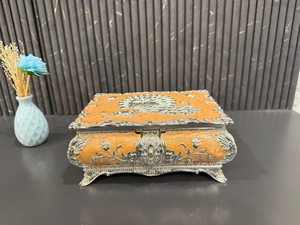Caja de Joyería Decorativa de Metal de Lujo con Acabado Naranja, Diseño de Pavo Real Plateado, Intrincados Patrones Florales, Cofre Vintage para Recuerdos - Product Image 2