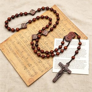 Collier de prière catholique en paracorde avec perles en bois, crucifix Saint Benoît, perles de prière faites à la main, bijoux religieux chrétiens, cadeau - Product Image 1