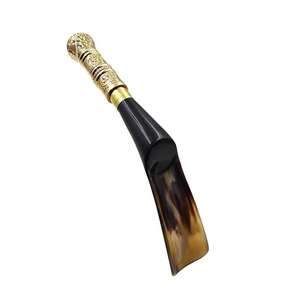 Zapato Artesanal de Cuerno de Búfalo: Diseño Elegante y Duradero, un Accesorio de Vestir Sofisticado - Product Image 2