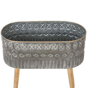 Pot de fleurs en fonte gris de grande qualité avec pieds en bois, design ovale estampé, parfait pour la décoration intérieure et extérieure. - Product Image 1