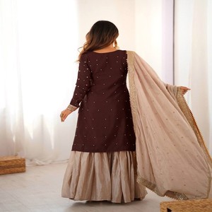 VASTRA COTTAGE Conjunto de Top, Sharara y Dupatta para Mujer, en Seda Chinon con Bordado de Lentejuelas y Perlas, Completamente Cosido, Elegante para Fiestas - Product Image 4