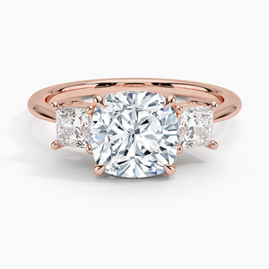 แหวนเพชรทรงคุชชั่นคัท 3 เม็ด เพชรเลี้ยงในห้องปฏิบัติการ ทองคำขาว 14K ประดับเพชรทรงปรินเซสด้านข้าง แหวนหมั้นสำหรับผู้หญิง เครื่องประดับชั้นดี - Product Image 3