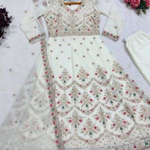 Kurti brodé de fils Zari et de sequins épais effet fleuri, avec pantalon en coton et dupatta brodée – Tenue de soirée ethnique de créateur - Product Image 5