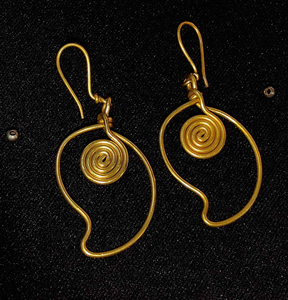 Pendientes de alambre de latón de diseño clásico personalizados a bajo precio para fiestas y bodas, joyería de moda para niñas y mujeres. - Product Image 4